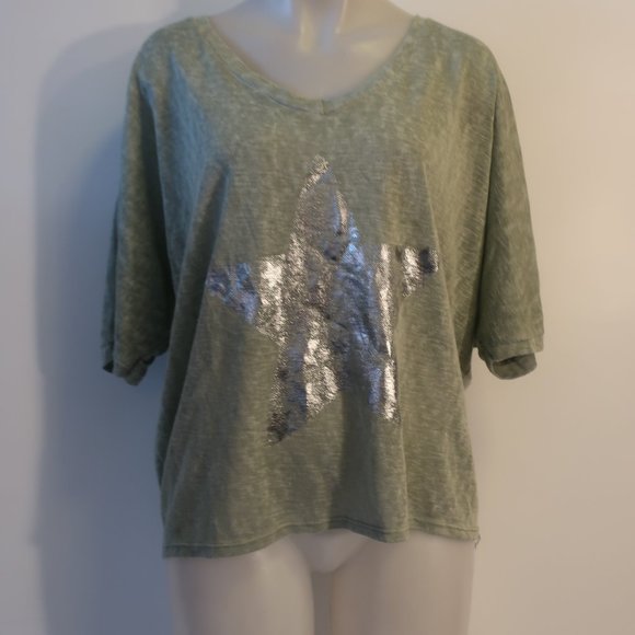 Womens Free For Humanity Sage Green Silver Star V-Neck T-Shirt Top M * - Picture 2 of 7